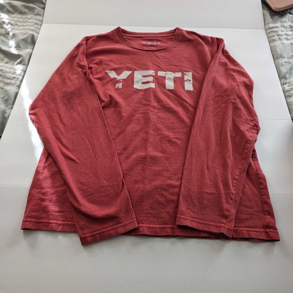 Yeti Size Medium Long Sleeve T Shirt  Duck Hunting Logo Coral Red